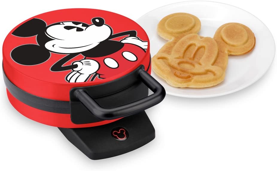 http://www.magicalrecipes.net/wp-content/uploads/9999/01/mickey-mouse-waffle-maker-3.jpg